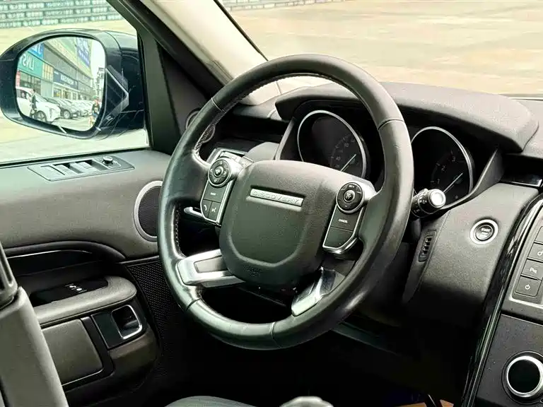 Land Rover Discovery 2017 3.0 SC V6 S фото 15