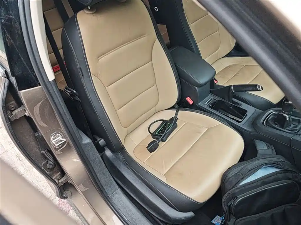 Volkswagen Sagitar 2015 1.6L Manual Comfort фото 24