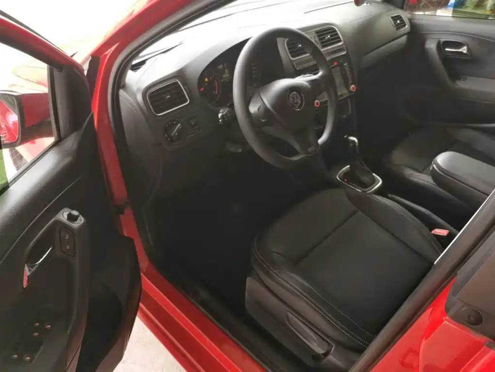 Volkswagen Polo 2014 1.6L Automatic Comfort Edition фото 16