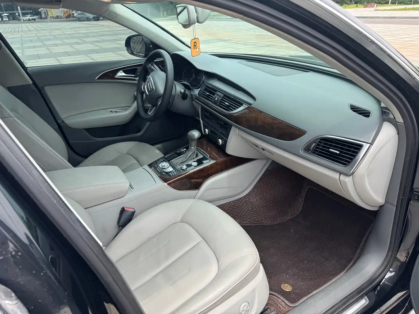 Фото 6 - Audi A6L