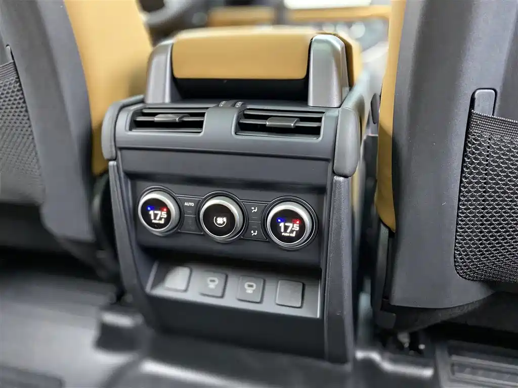 Land Rover Defender 2024 110 3.0T P400 Dark Special Edition фото 22