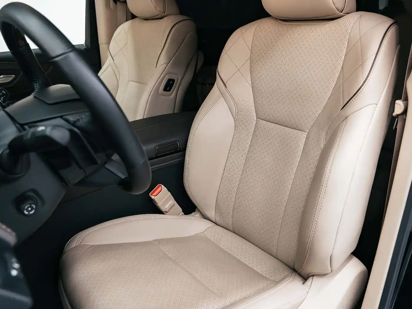 Toyota Alphard 2024 Hybrid 2.5L Ultimate Enjoyment Edition фото 5