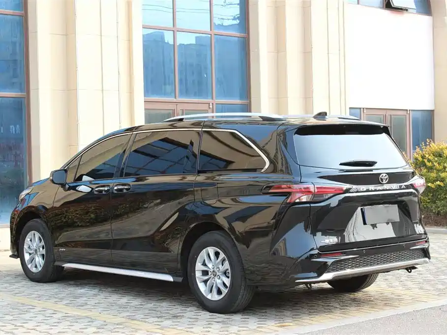 Toyota Granvia 2024 2.5L Hybrid Comfort фото 27