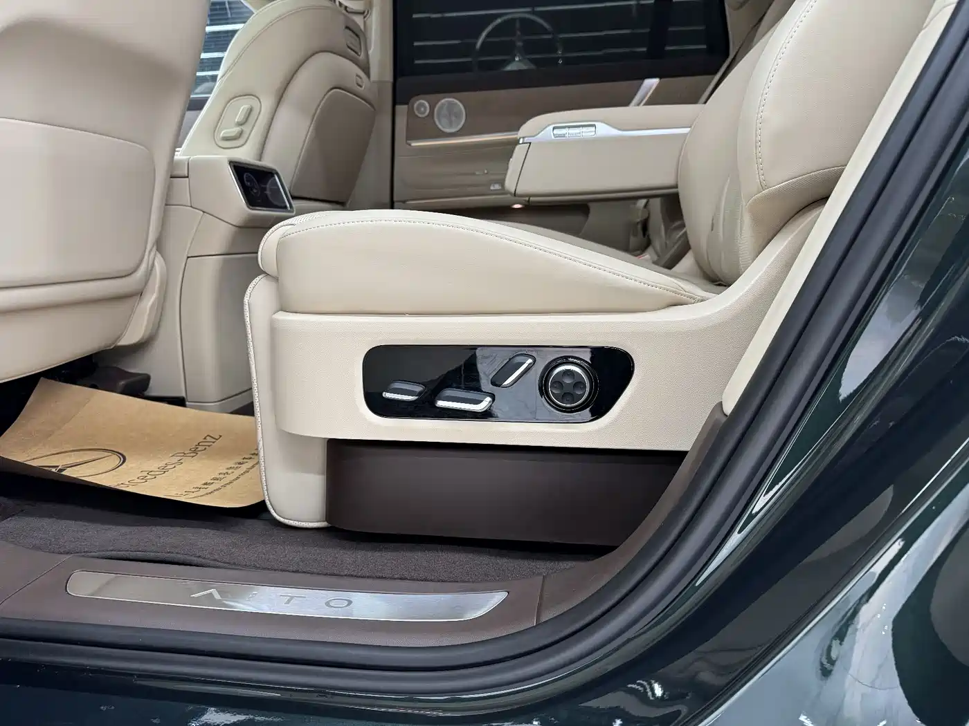 AITO Wenjie AITO M9 2025 Extended Range Ultra 52kWh 6-Seater фото 15