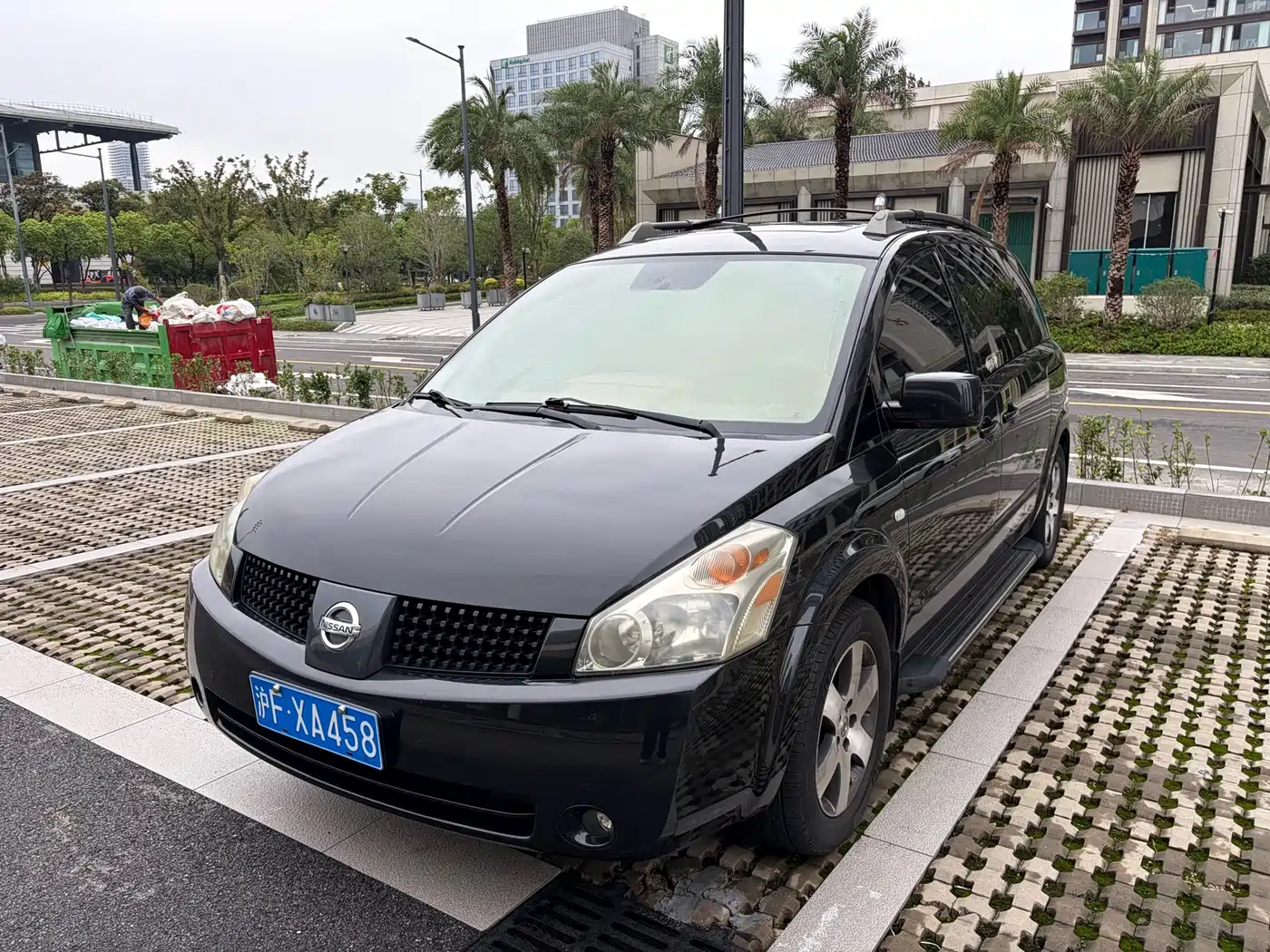 Photo 1 - Nissan Quest