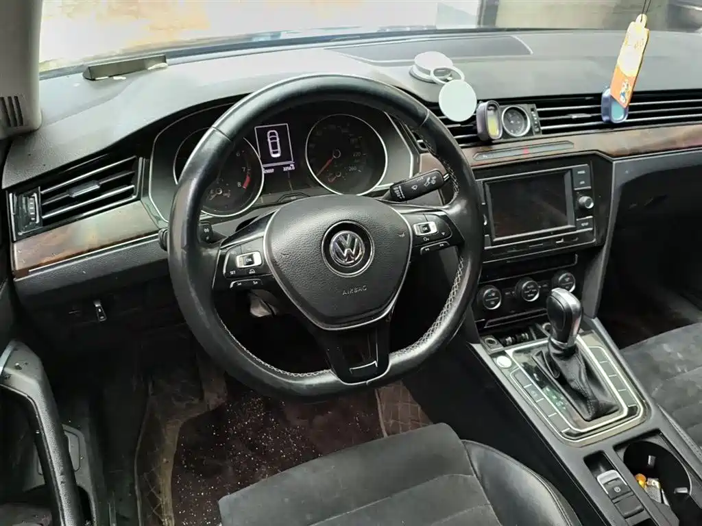 Volkswagen Magotan 2018 330TSI DSG Luxury фото 3