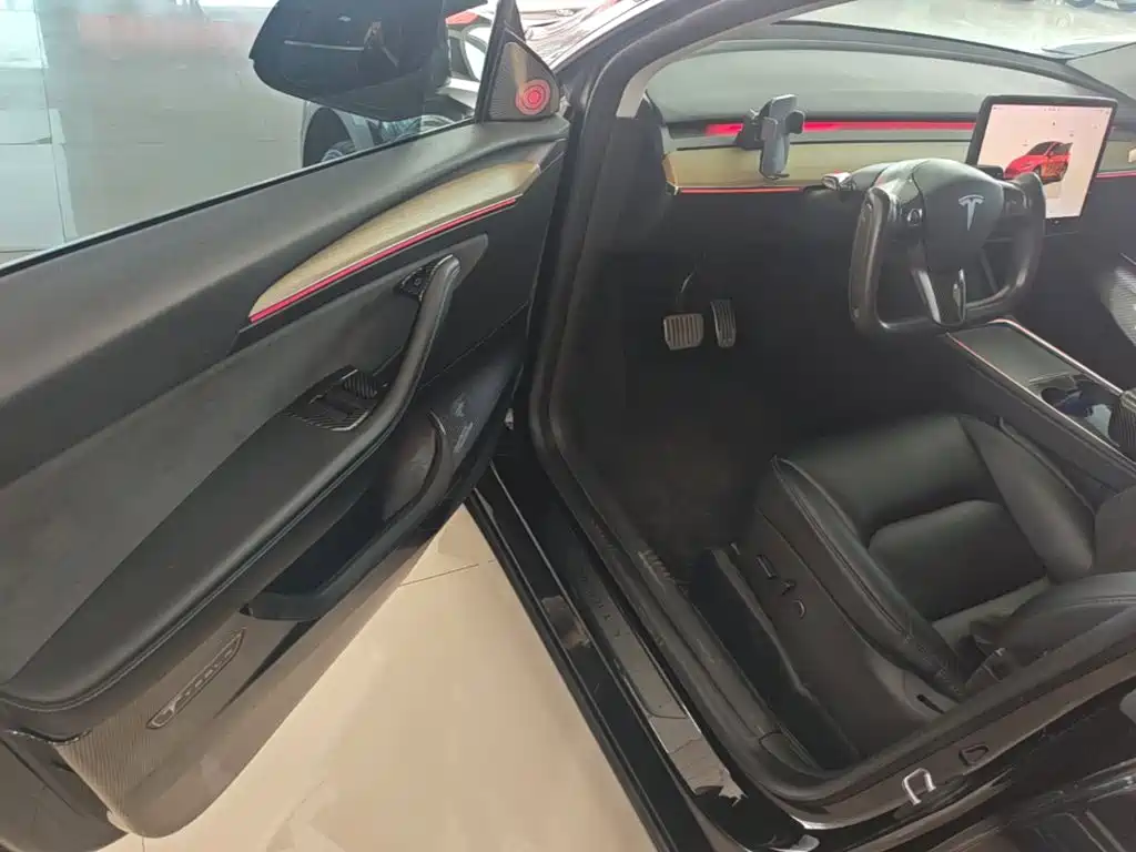 Фото 16 - Tesla Model Y