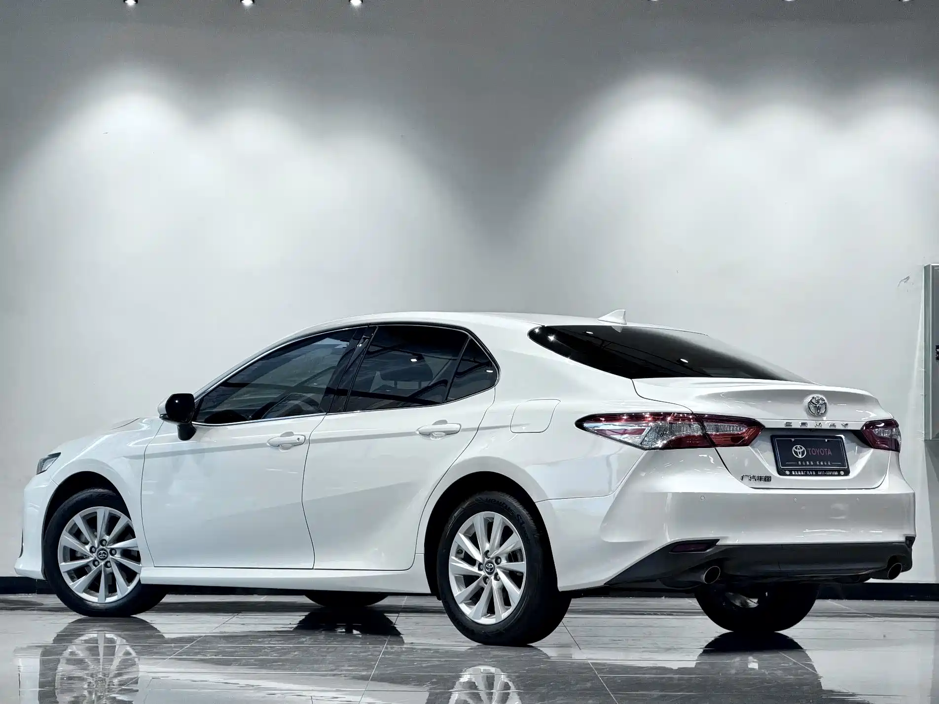 Фото 3 - Toyota Camry