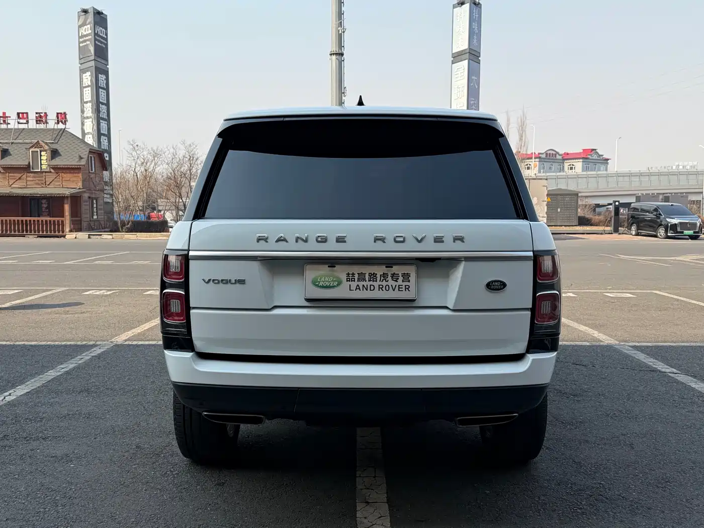Land Rover Range Rover 2020 3.0 L6 Heritage Edition фото 12