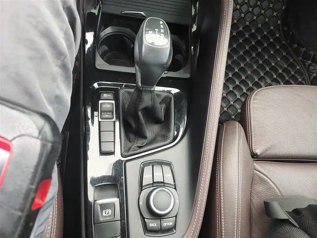BMW X1 2018 sDrive18Li Premium Model фото 10