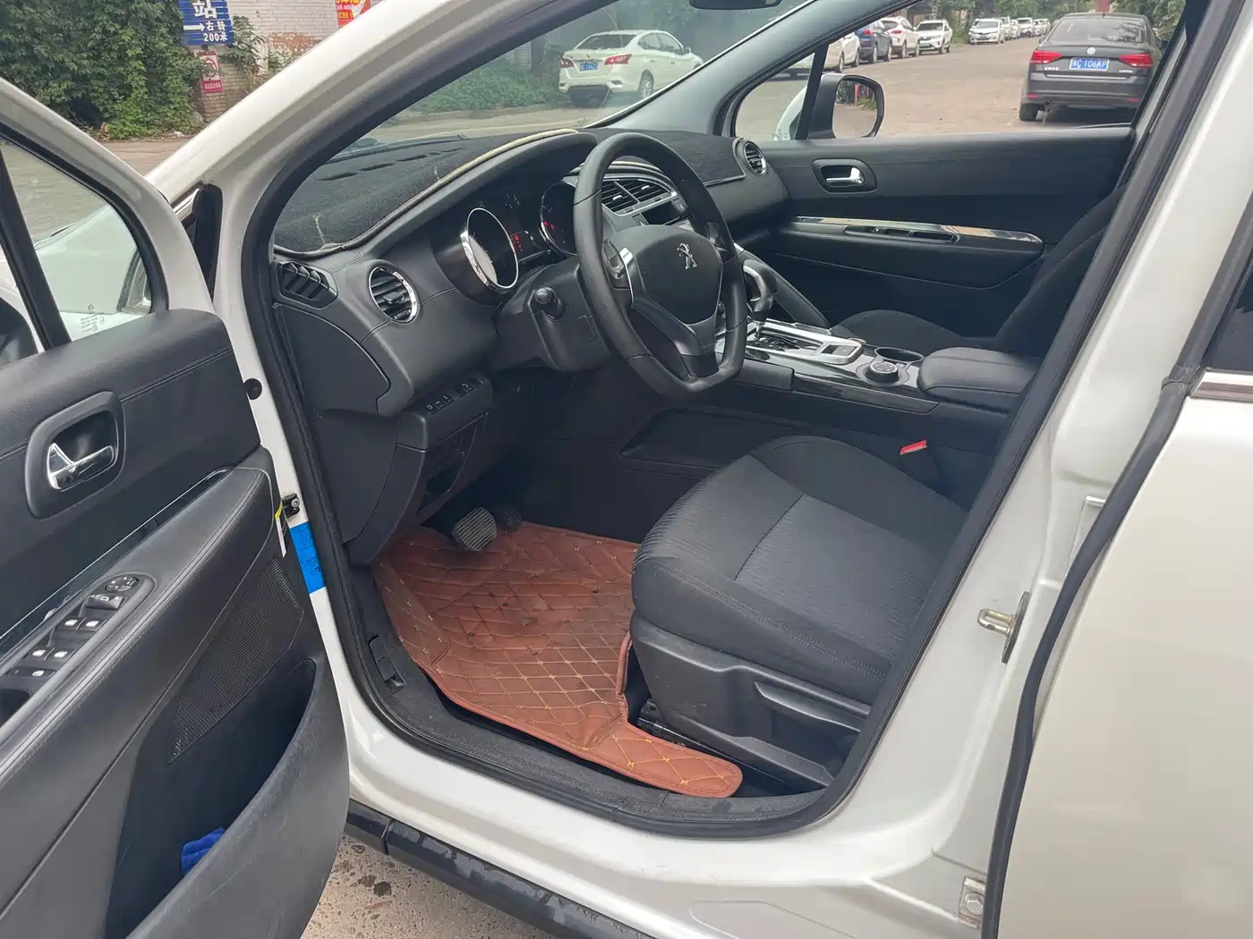 Peugeot 3008 2015 1.6THP Automatic Classic Edition фото 9