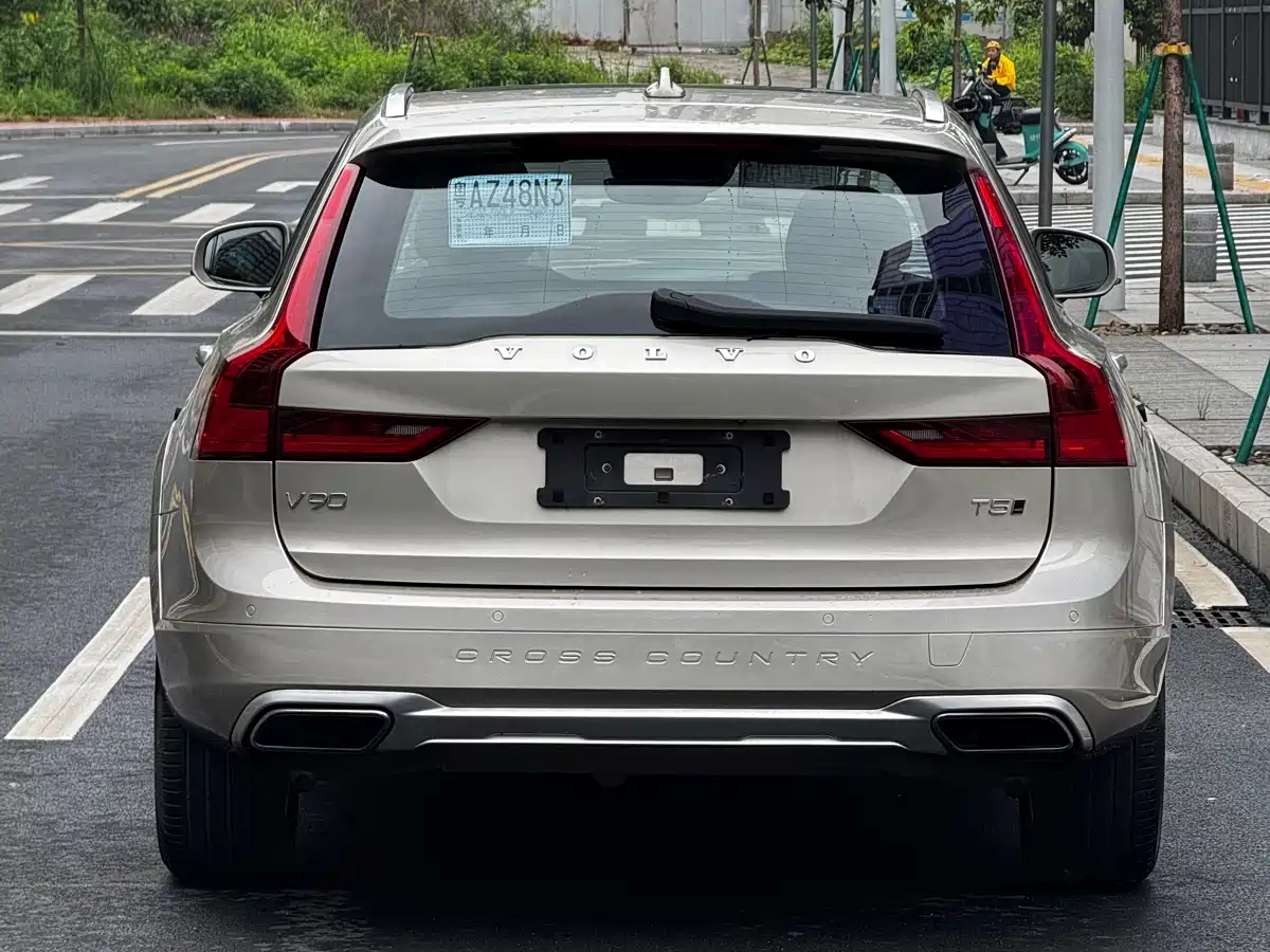 Фото 22 - Volvo V90