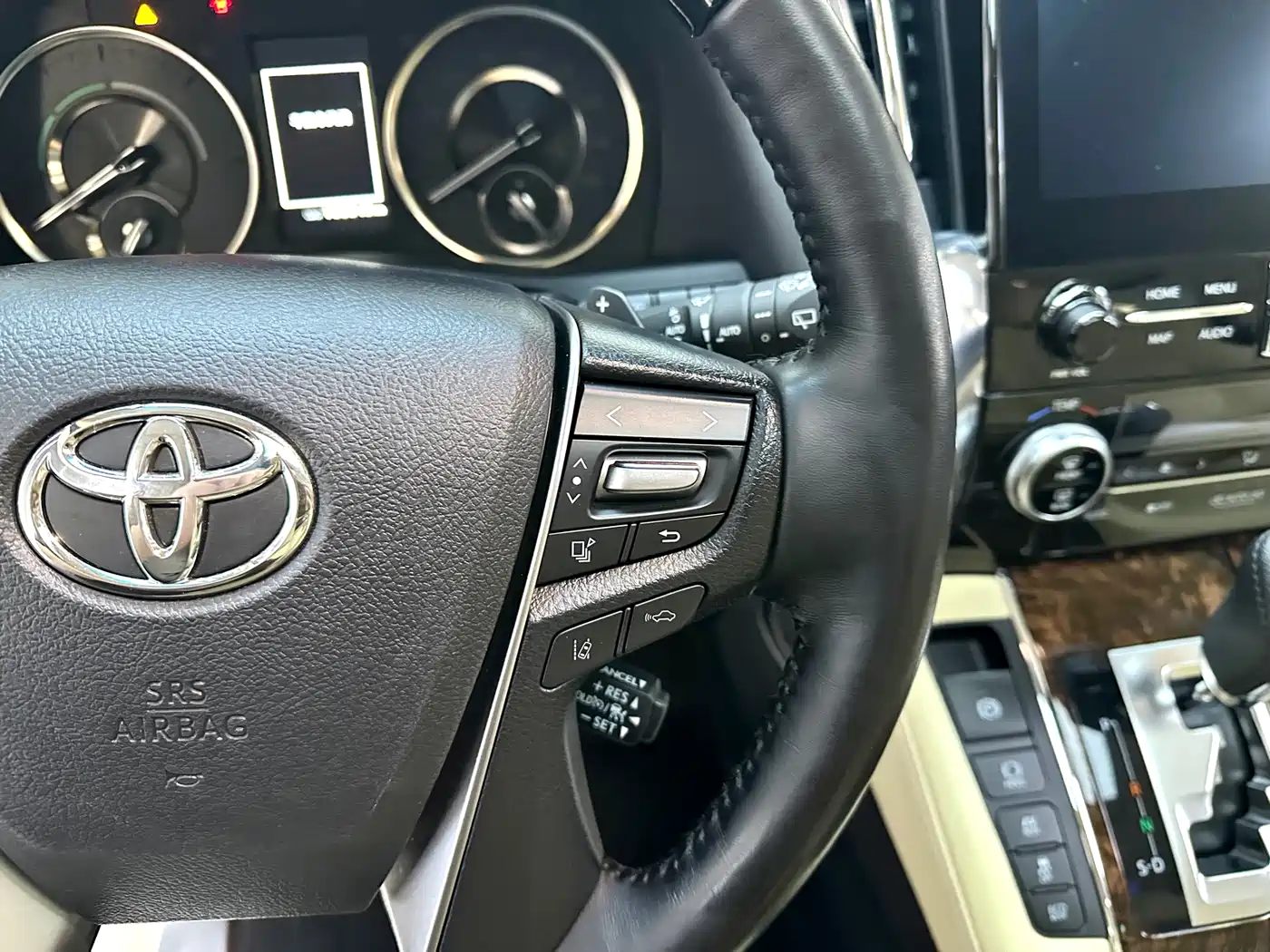 Toyota Alphard 2021 Hybrid 2.5L Luxury фото 15