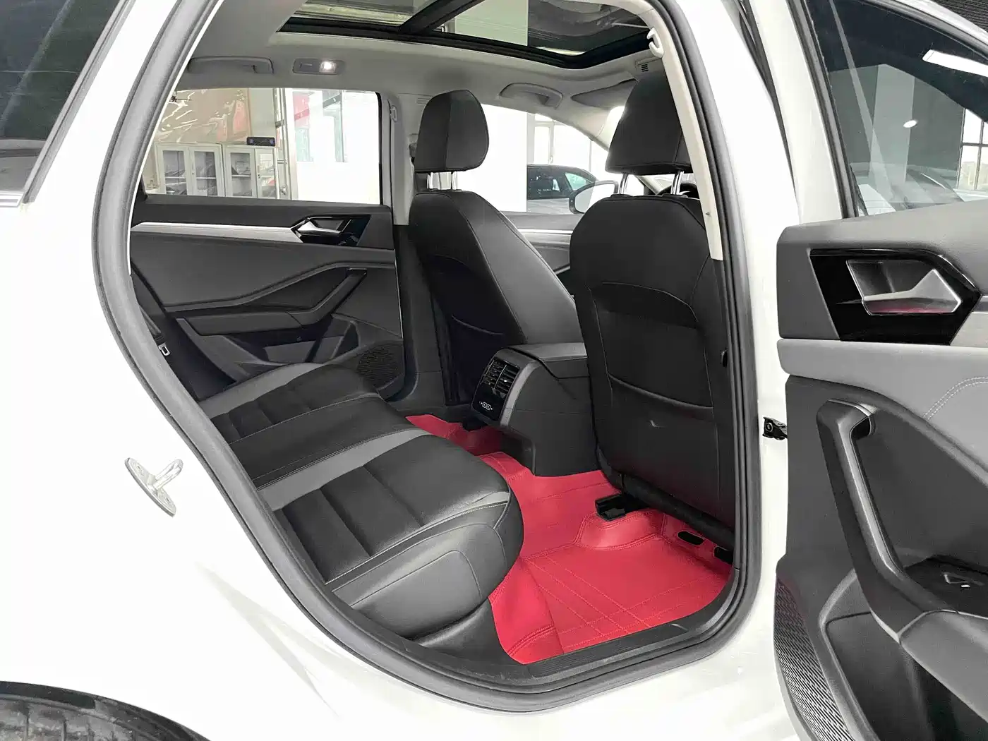 Volkswagen Sagitar 2022 280TSI DSG Surpassing Edition фото 13