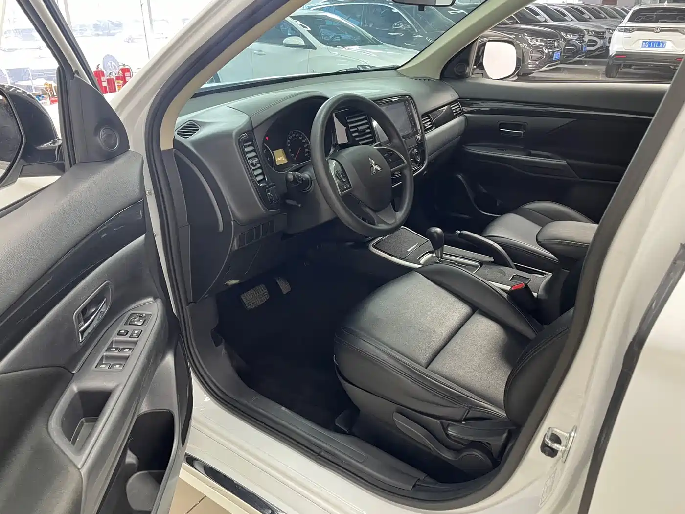 Mitsubishi Outlander 2021 2.0L 2WD Smooth Ride Version 5-Seater фото 8