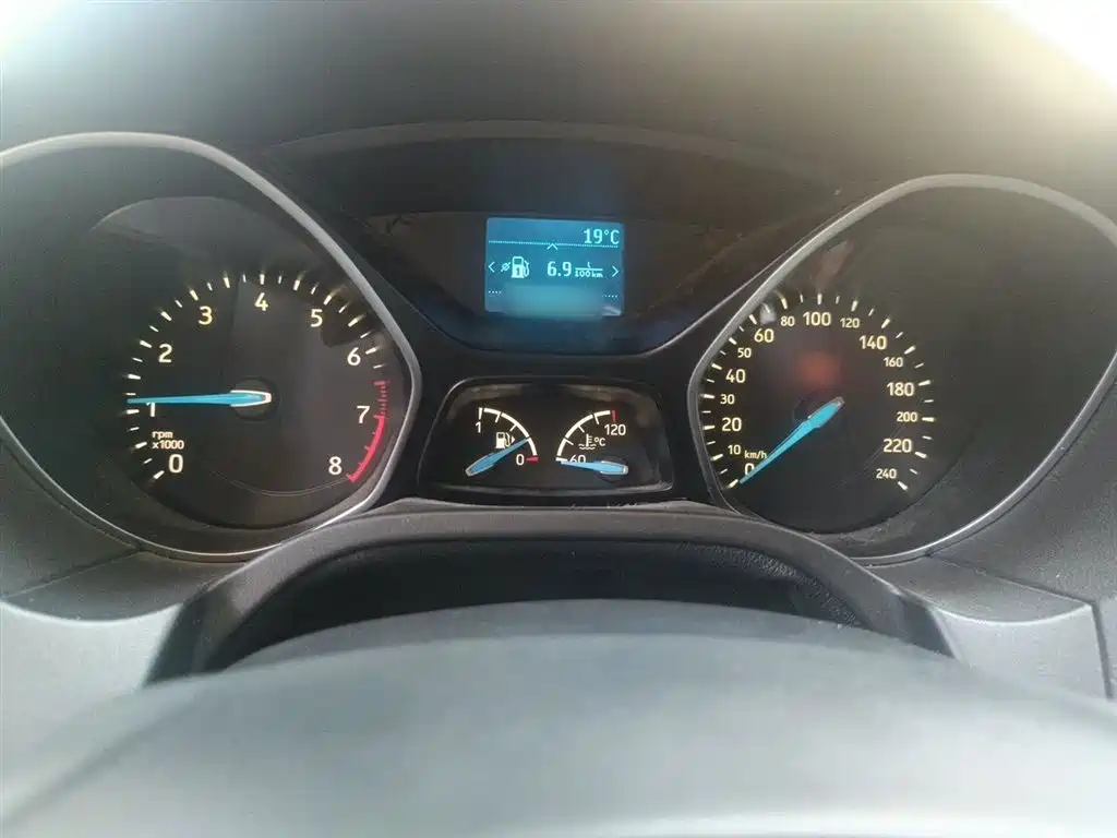 Фото 4 - Ford Focus