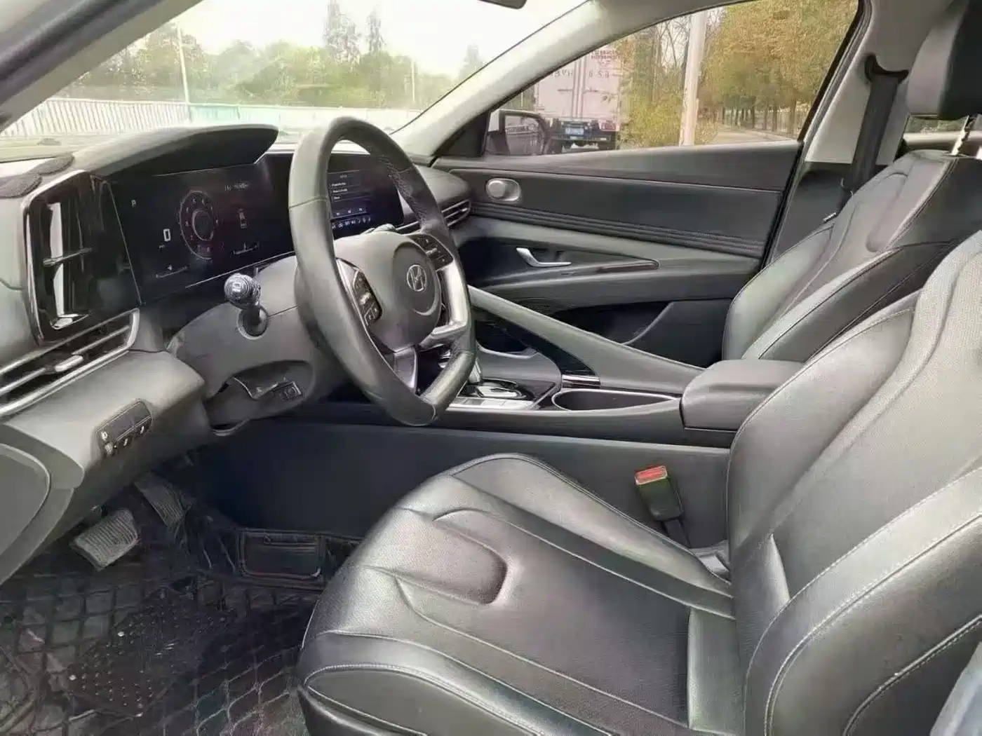 Hyundai Elantra 2021 1.5L CVT GLX Elite Edition фото 4