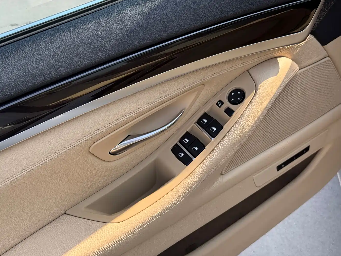 BMW 5 Series 2012 523Li Luxury фото 24