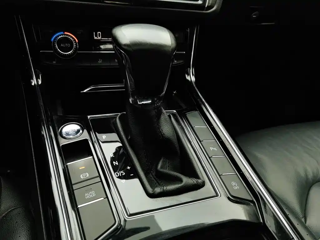 Фото 13 - Volkswagen Phideon
