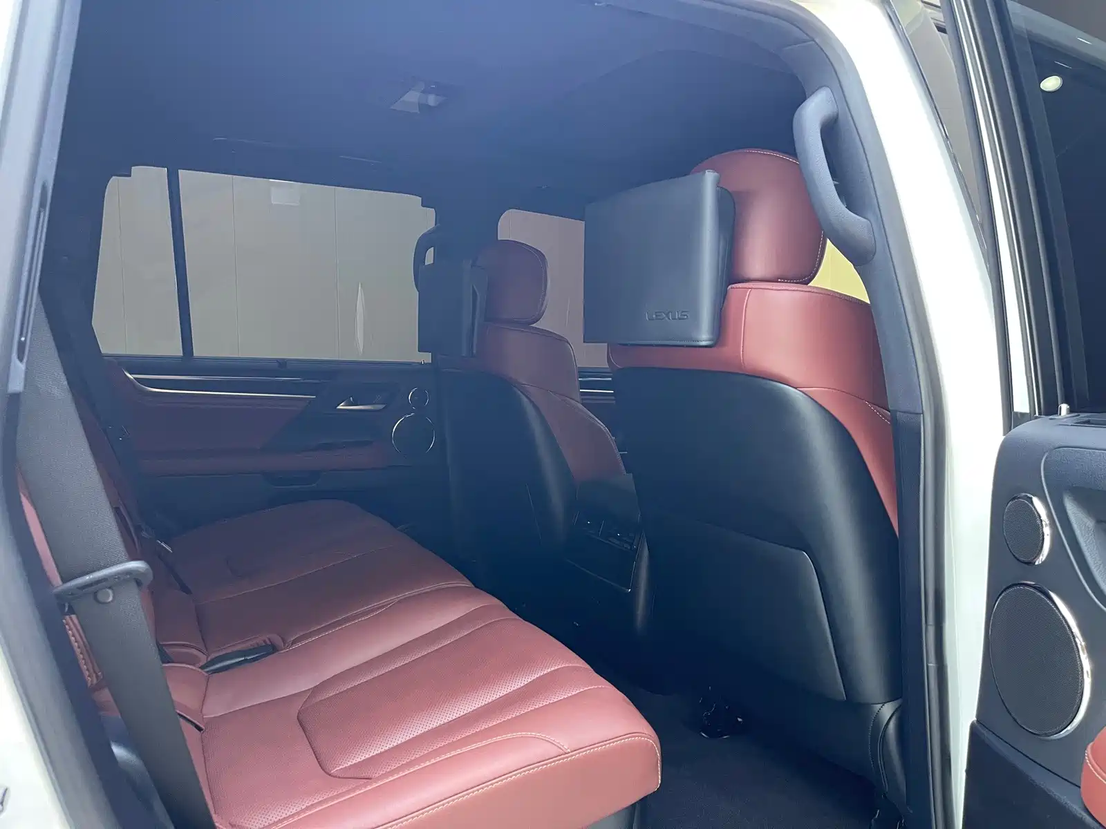 Фото 15 - Lexus LX