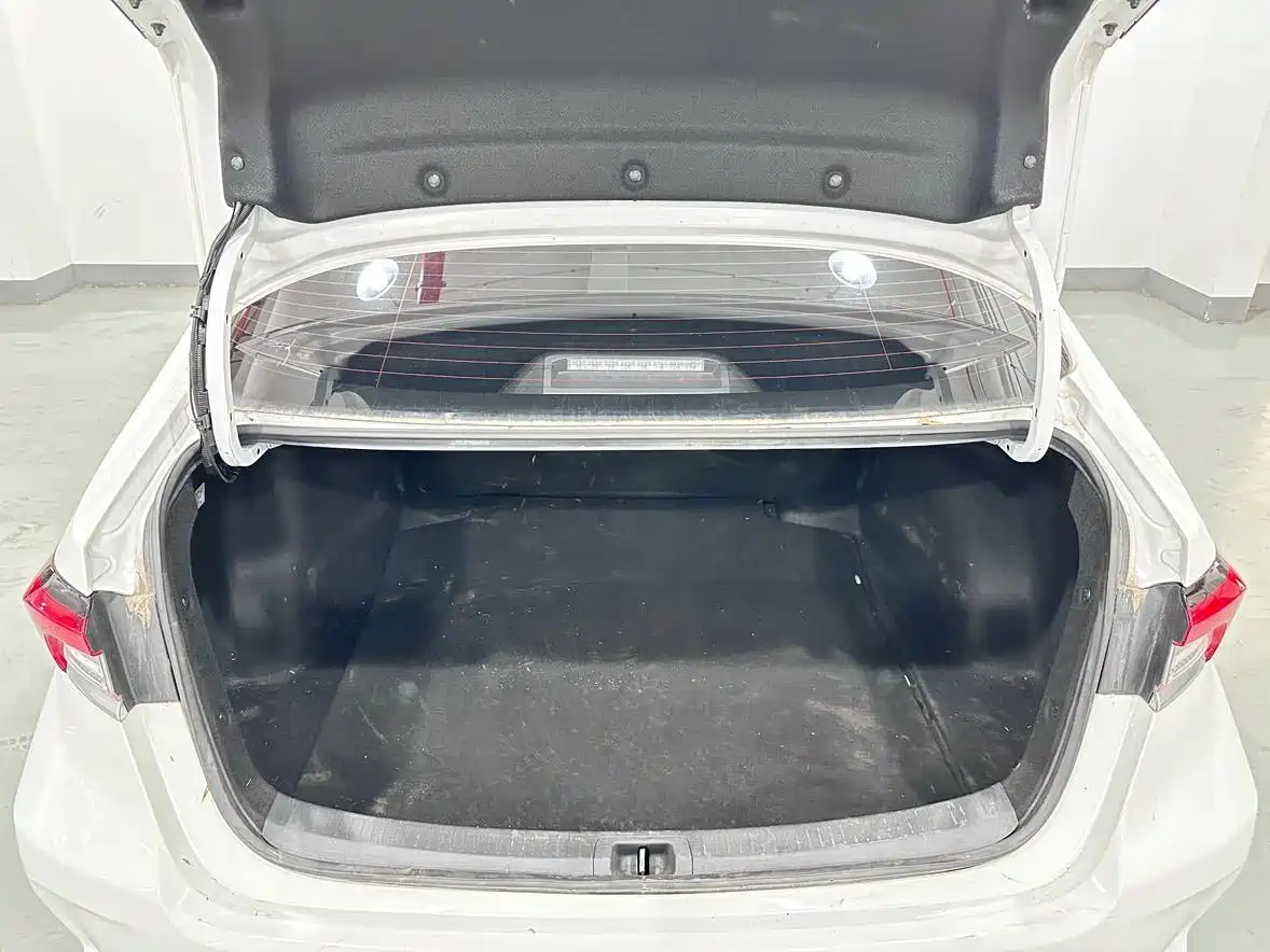 Toyota Corolla 2021 Hybrid 1.8L E-CVT Pioneer Edition фото 9
