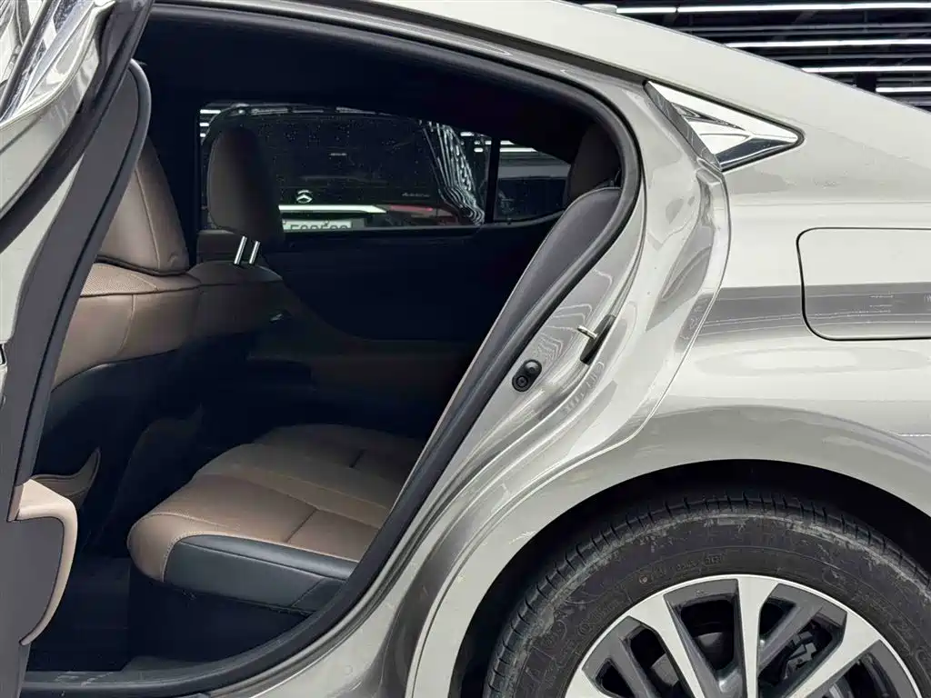 Lexus ES 2022 300h Excellence Edition фото 7