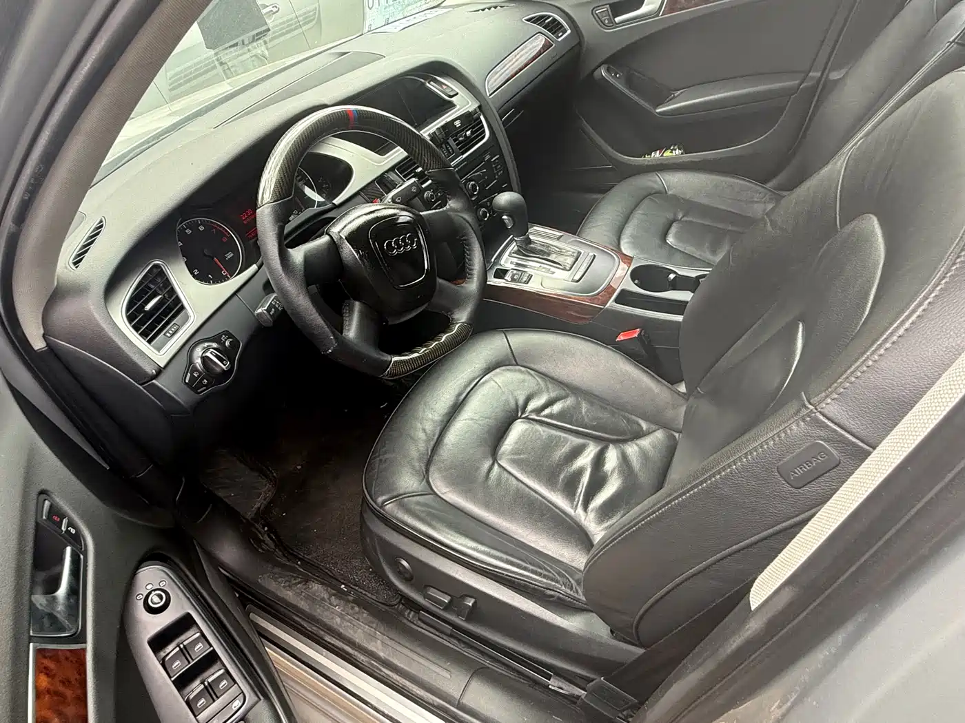 Audi A4L 2010 2.0 TFSI Standard фото 4