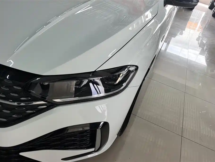 Volkswagen Lavida 2023 300TSI DSG Starlight Full Comfort Edition фото 5