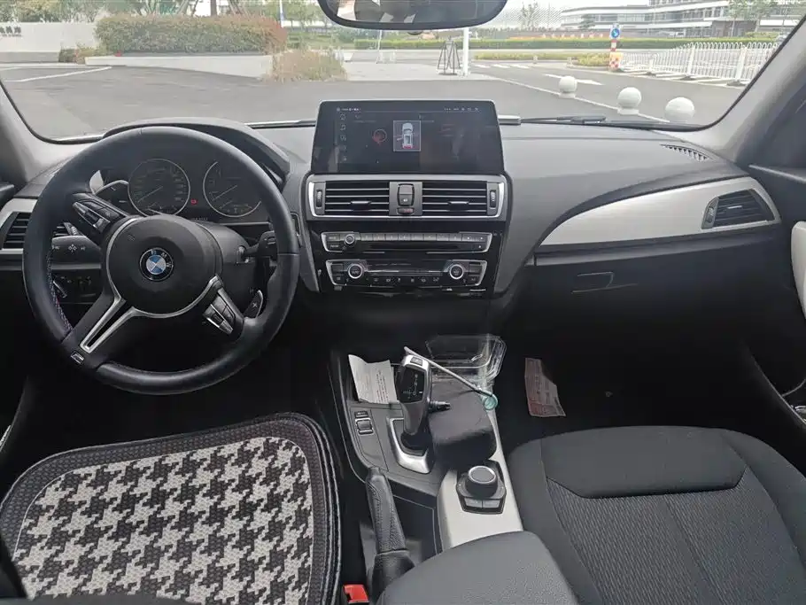 BMW 1 Series (Import) 2016 120i Leading Model фото 16