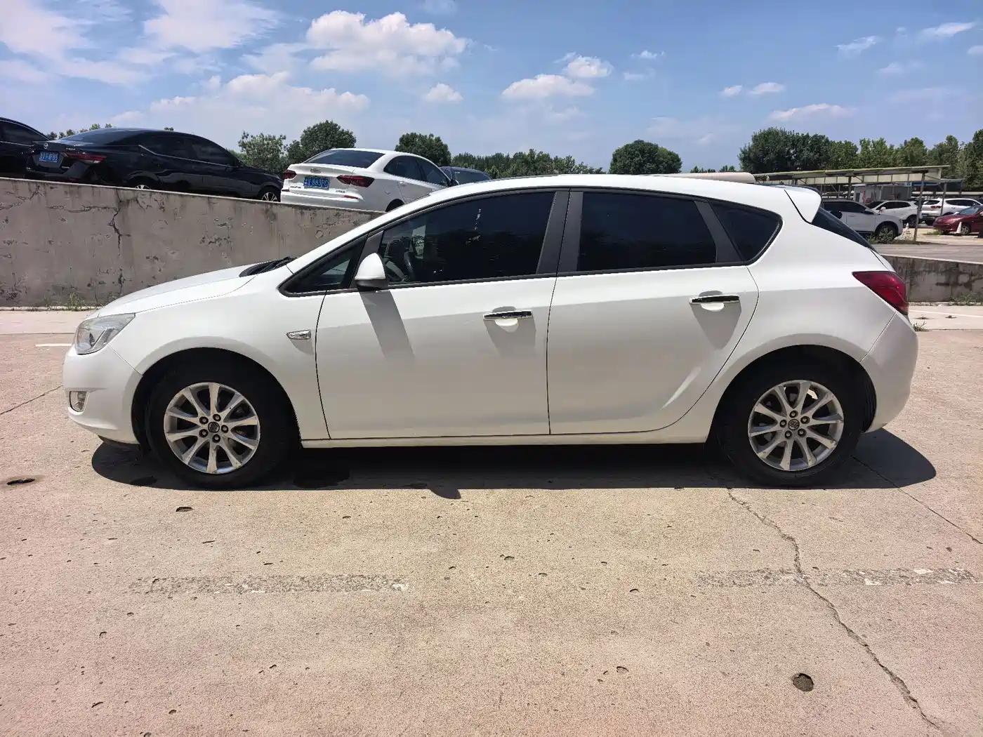 Buick Excelle 2012 2012 XT 1.6L Automatic Fashion Edition