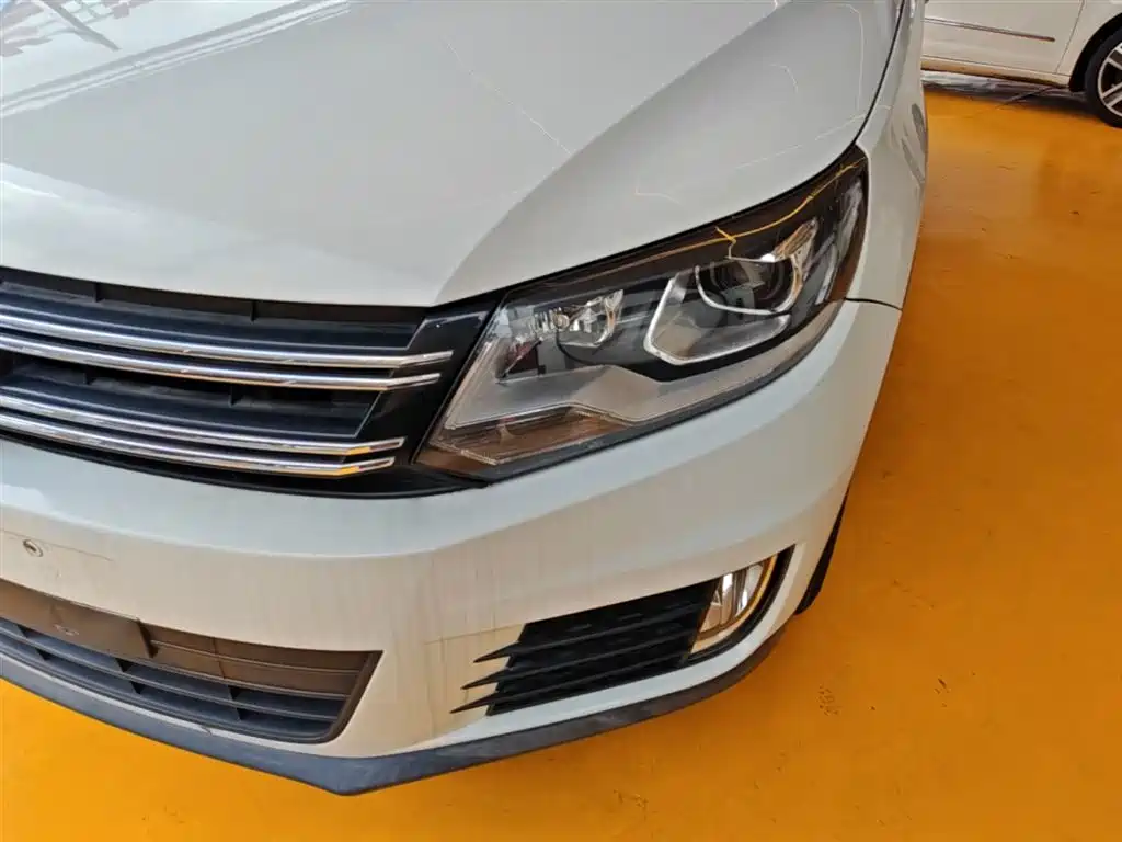 Volkswagen Tiguan 2015 1.8TSI Automatic 2WD Trendline фото 24