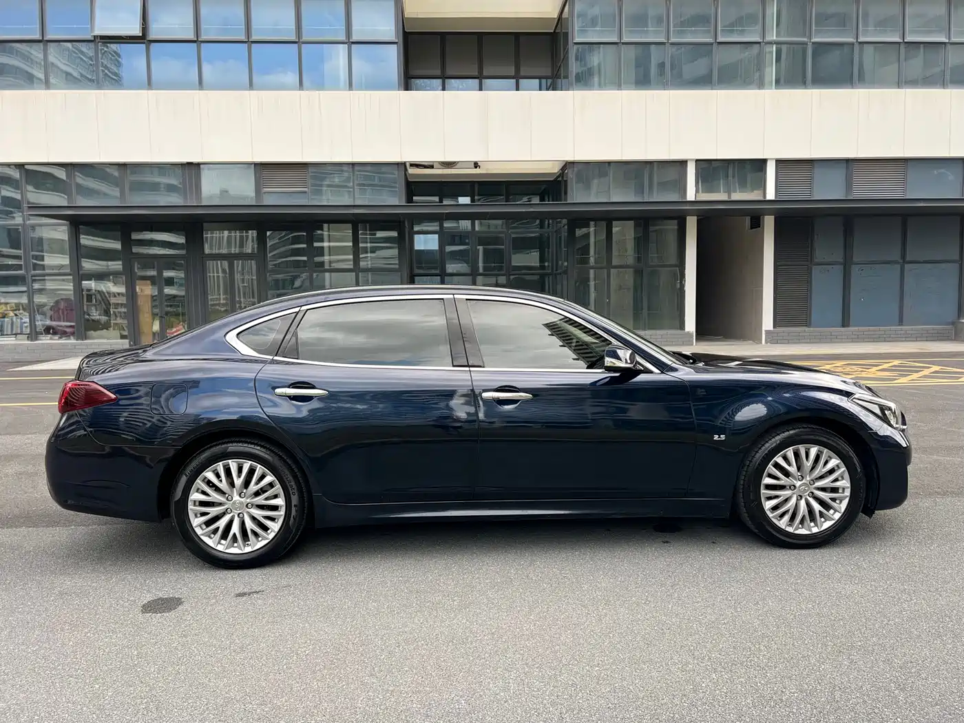 Infiniti Q70 2017 Q70L 2.5L Enjoyment Edition фото 7