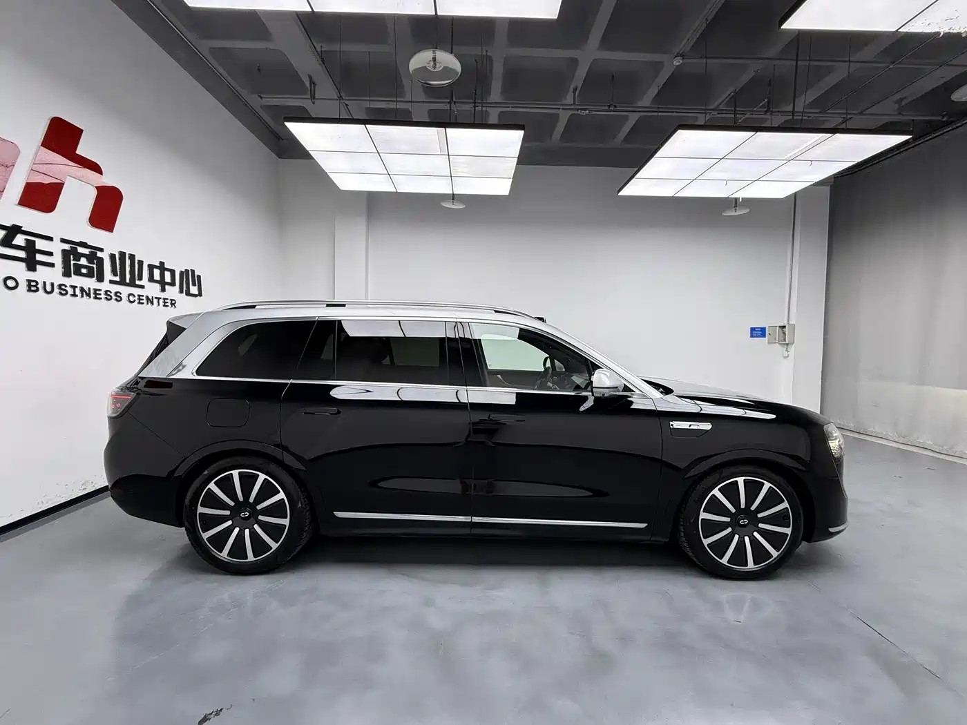 AITO Wenjie AITO M9 2024 Extended Range Ultra 42kWh 6-Seater фото 5