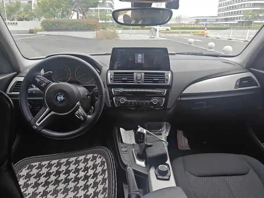 BMW 1 Series (Import) 2016 120i Leading Model фото 13