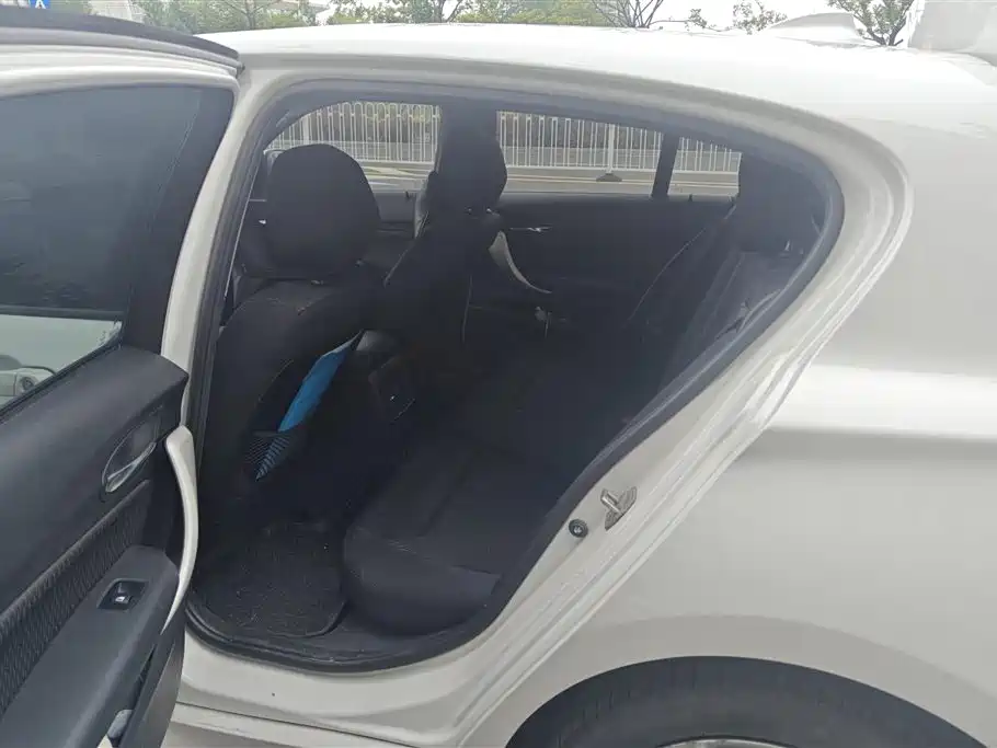BMW 1 Series (Import) 2016 120i Leading Model фото 11