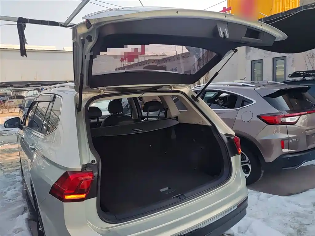 Volkswagen Tiguan L 2018 Facelift 330TSI Automatic 2WD Luxury Edition фото 9