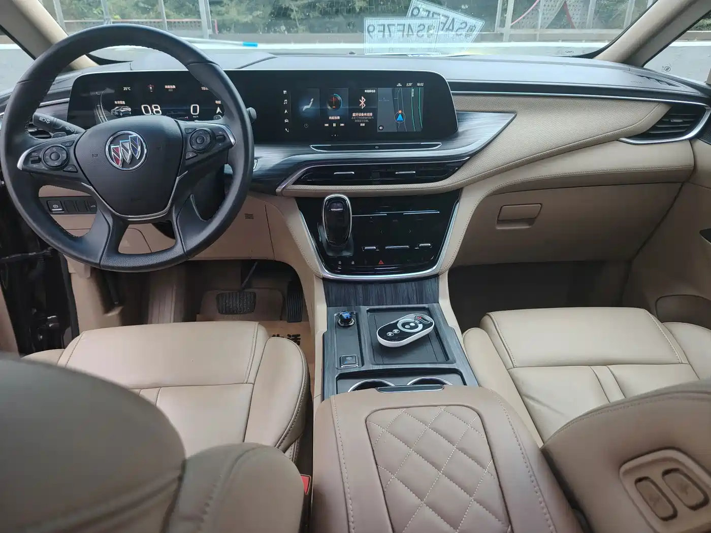 Photo 9 - Buick GL8