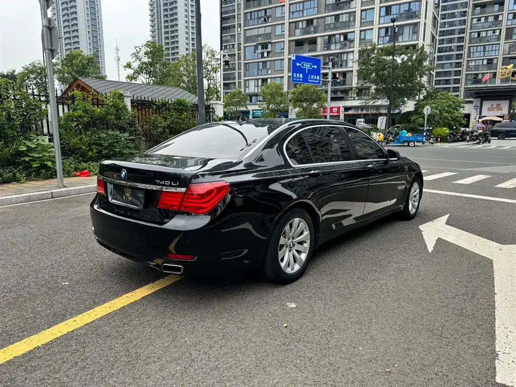 BMW 7 Series 2009 740Li Luxury фото 6