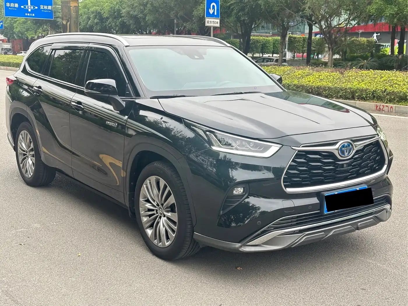 Toyota Highlander 2022 Dual Engine 2.5L 4WD Supreme Edition 7-Seater фото 3