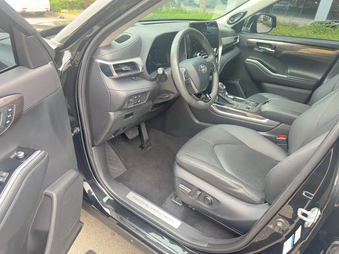 Toyota Highlander 2022 Dual Engine 2.5L 4WD Supreme Edition 7-Seater фото 7