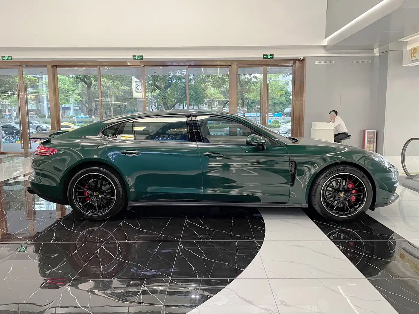 Porsche Panamera 2017 Panamera Executive Long Wheelbase 3.0T фото 5