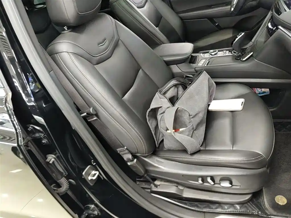 Cadillac XT5 2022 2.0T 2WD Luxury фото 25