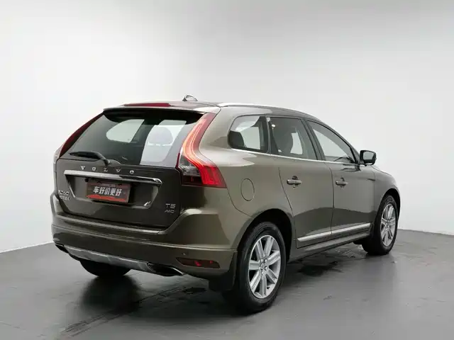 Volvo XC60 2016 T5 AWD Wisdom Edition — фото 2