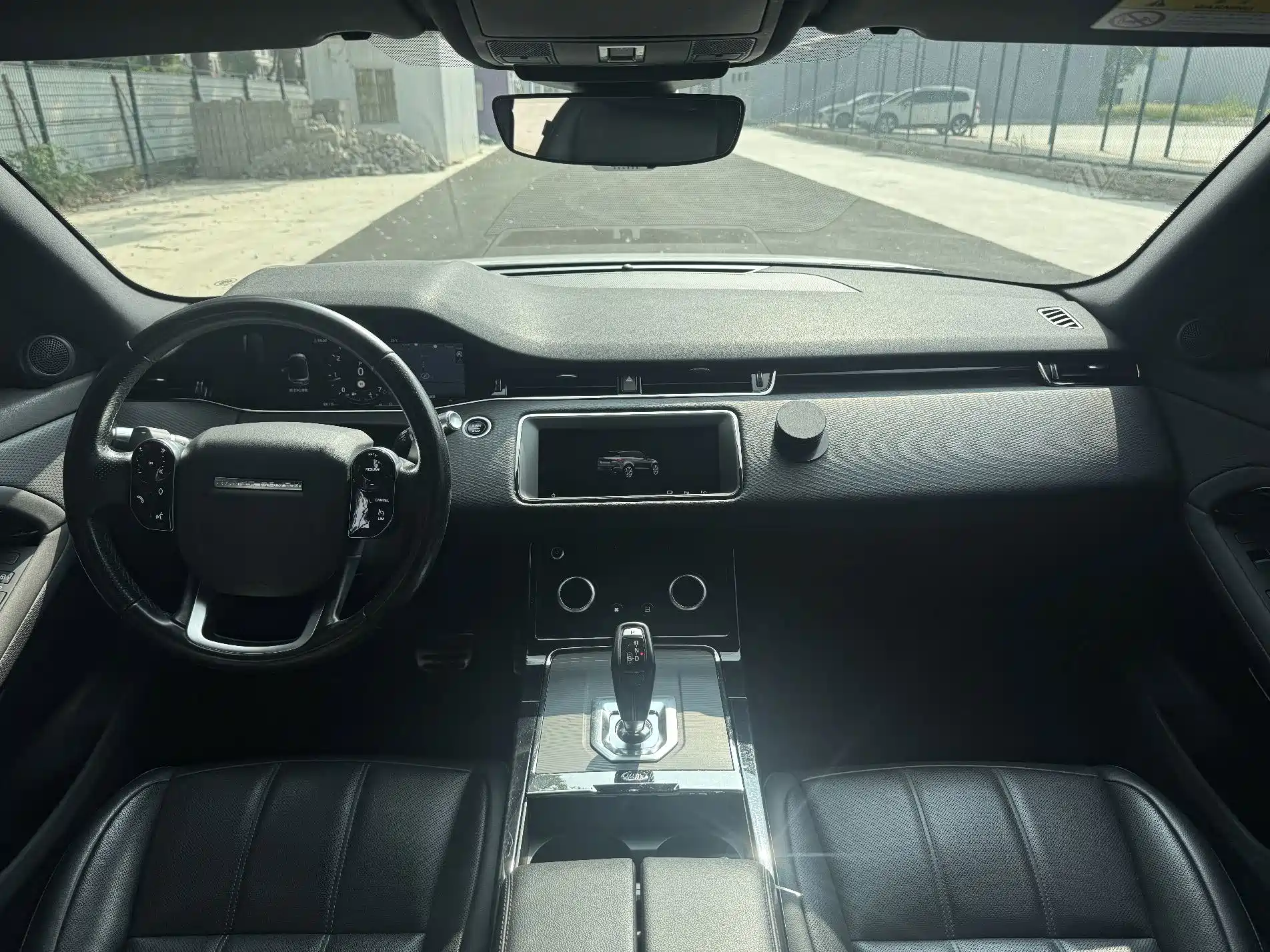 Photo 9 - Land Rover Range Rover Evoque