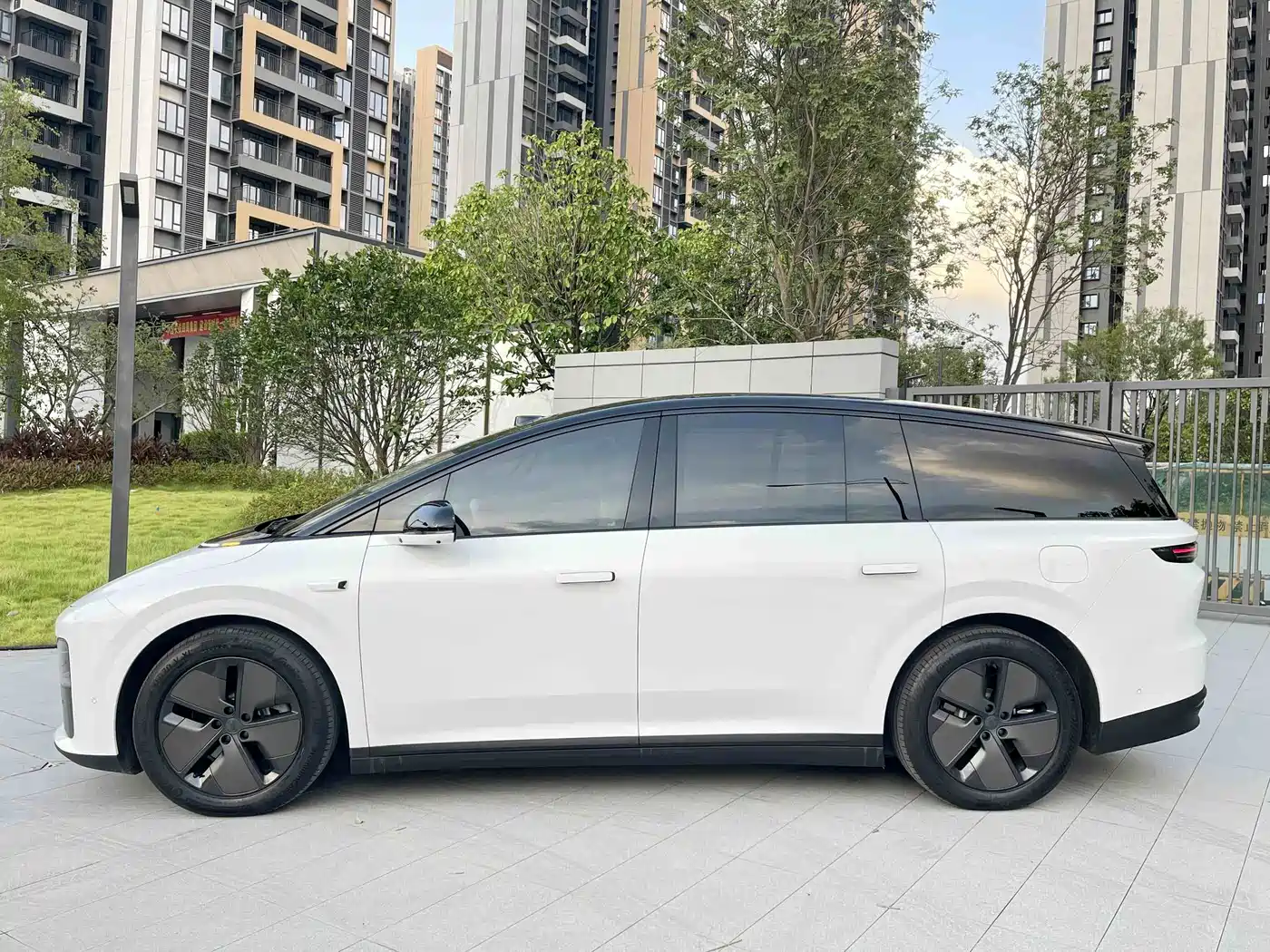 Li Auto Li i8 2026 2025 Standard Edition