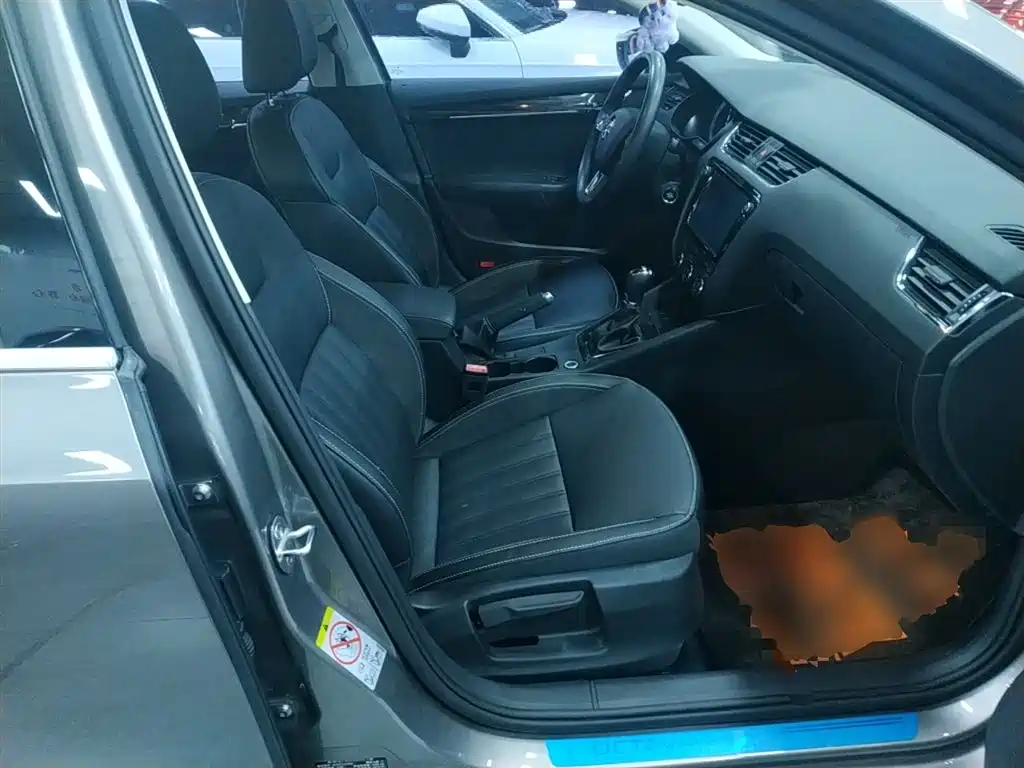 Škoda Octavia 2018 TSI280 DSG Flagship Edition фото 17
