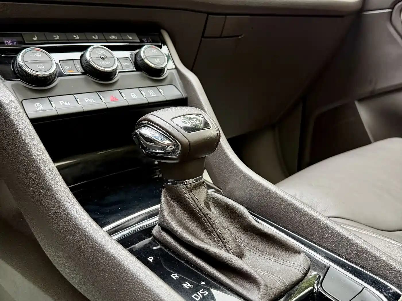 Škoda Kodiaq 2017 TSI330 7-seater 2WD Luxury Tech Edition фото 17