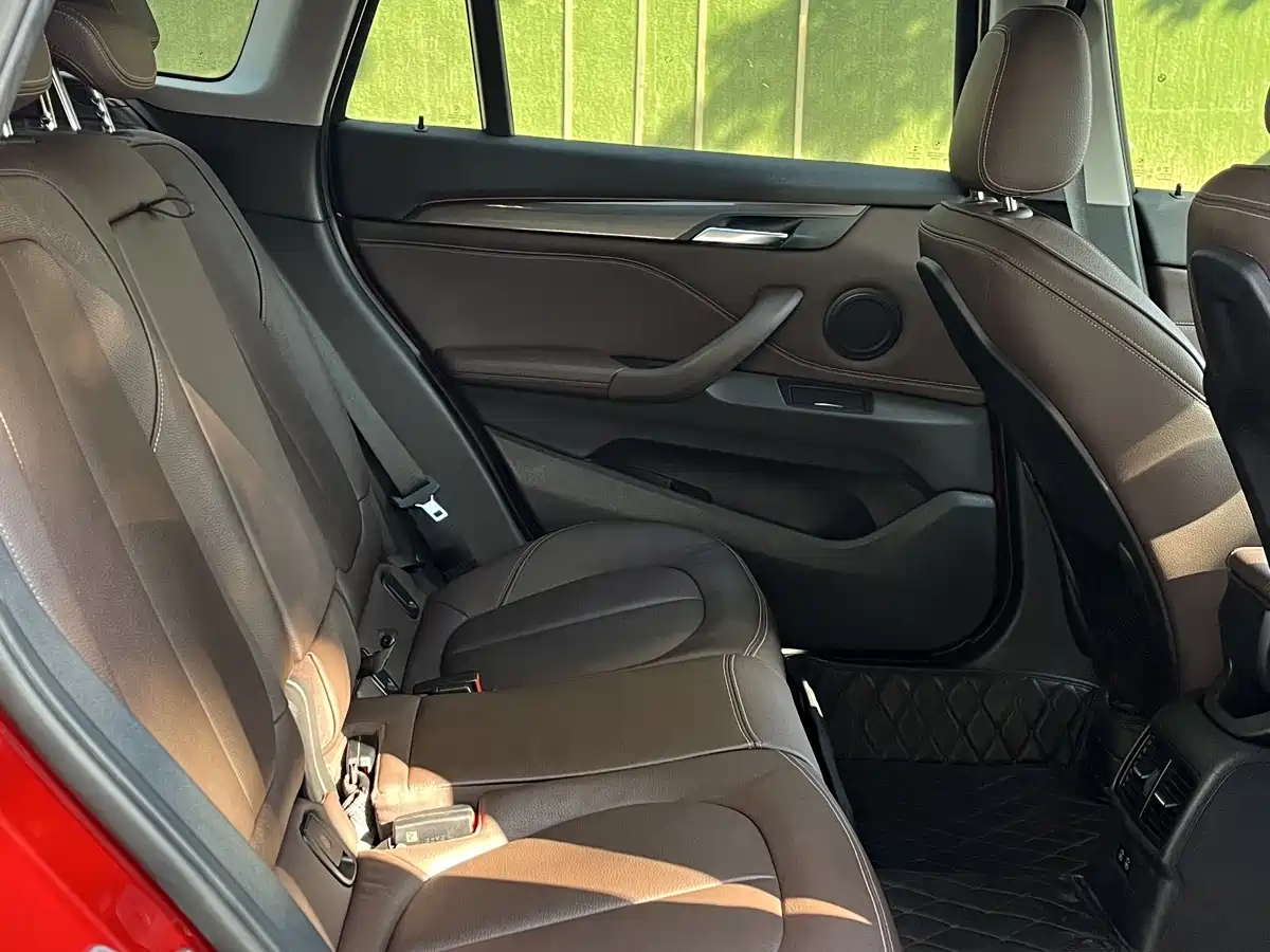 BMW X1 2019 sDrive18Li Premium Model фото 25