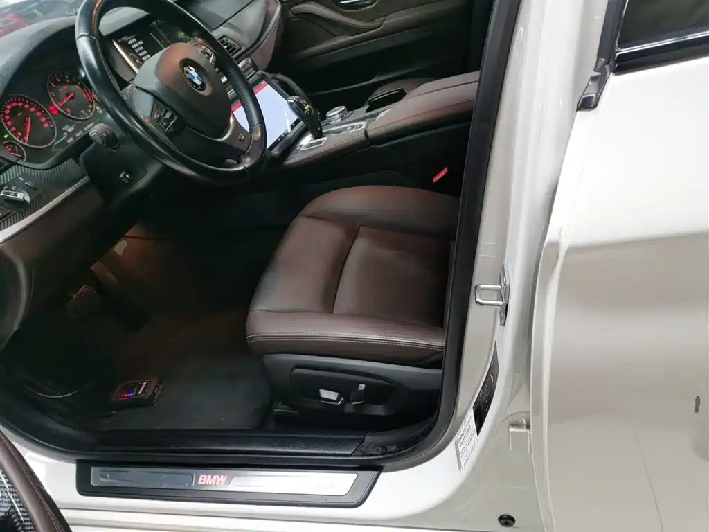 BMW 5 Series 2014 525Li Luxury Design Package фото 7