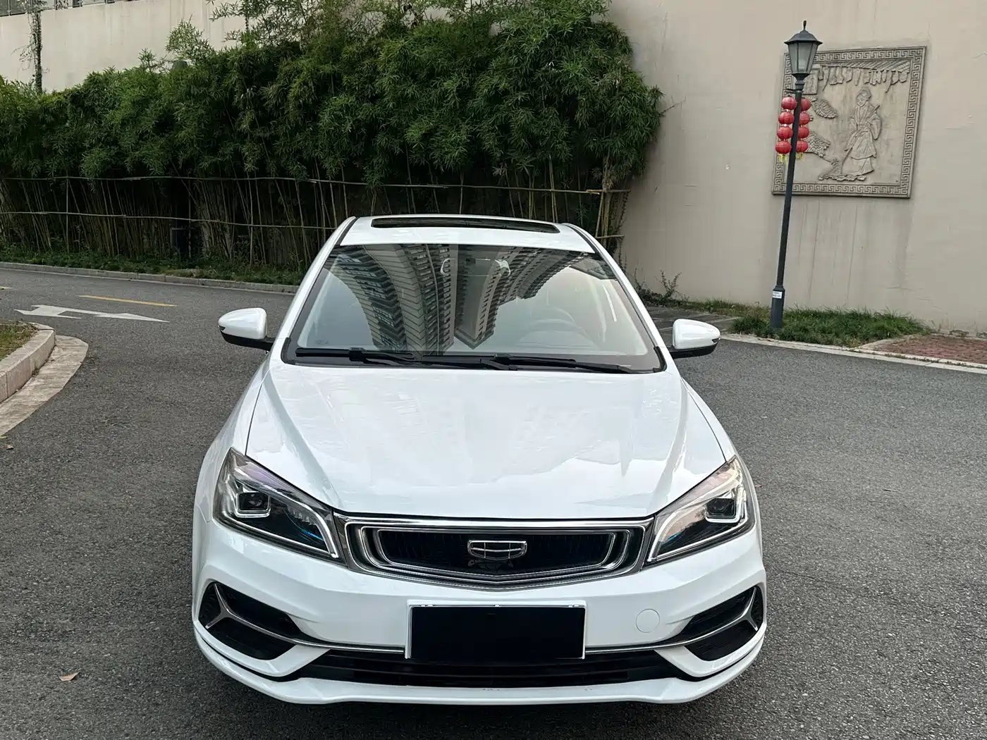 Фото 2 - Geely Emgrand